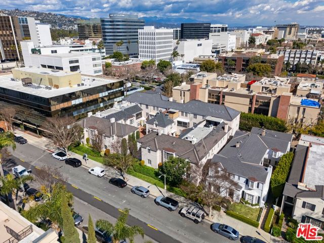 144 S Spalding Drive, Beverly Hills CA: https://media.crmls.org/mediaz/e6171e0f-eaf5-4ae9-95aa-21076763b56f.jpg