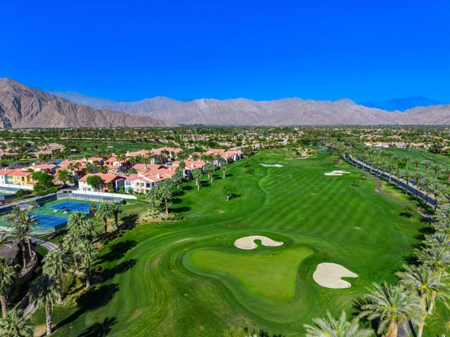 80288 Via Tesoro, La Quinta CA: https://media.crmls.org/mediaz/e6172817-3f9d-4232-92f5-e4a23957285f.jpg