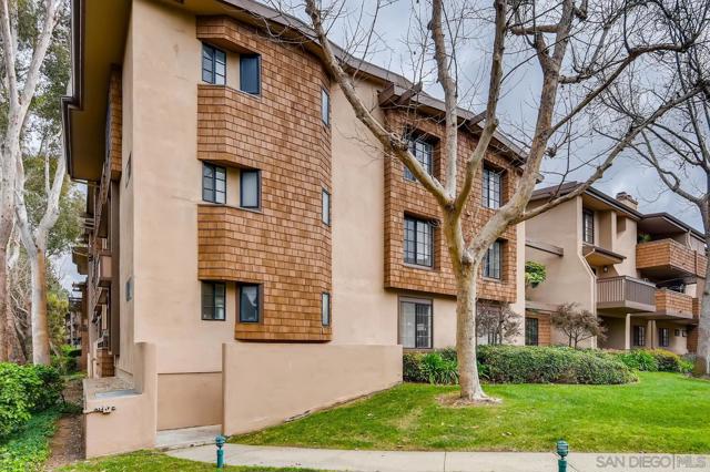 8870 Villa La Jolla Dr, La Jolla CA: https://media.crmls.org/mediaz/e6172c45-621d-463c-b712-0c82e3d50a96.jpg