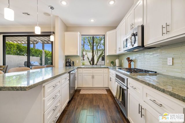 747 Inverness Drive, Rancho Mirage CA: https://media.crmls.org/mediaz/e617a227-2067-4018-96f0-cf30cbb36ee4.jpg