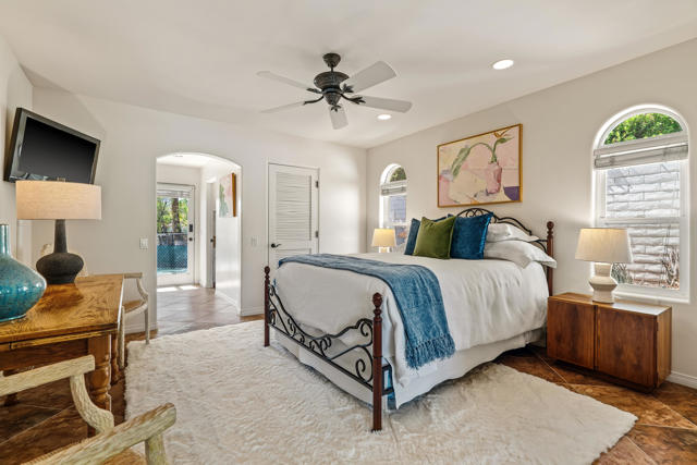 835 N Avenida Palmas, Palm Springs, CA 92262
