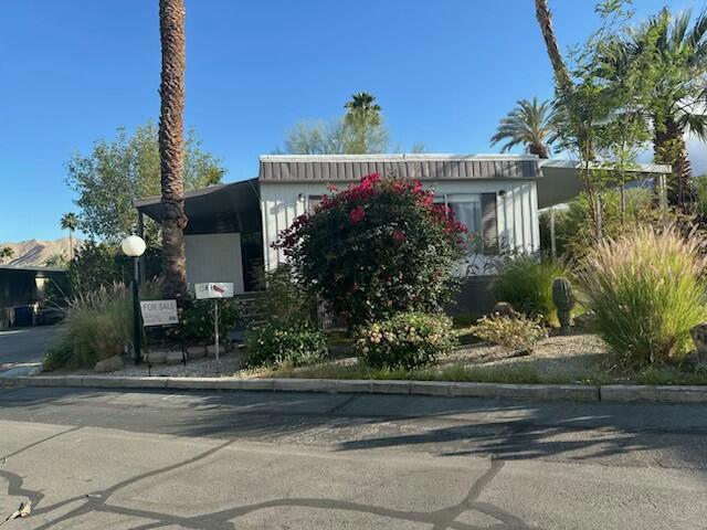 6 Cholla Lane, Palm Desert CA: https://media.crmls.org/mediaz/e6180cc4-f4b6-4d38-a734-d697fd5559c8.jpg