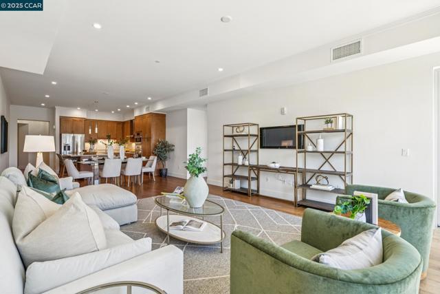 1756 Cole Ave, Walnut Creek CA: https://media.crmls.org/mediaz/e61833ed-868c-4baf-9192-2bb90ab62861.jpg