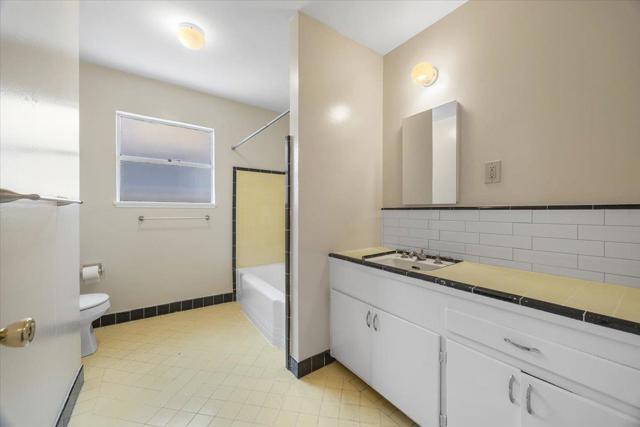 440 Rutherford Avenue, Redwood City CA: https://media.crmls.org/mediaz/e618ca2c-d5f9-480a-82d5-f20a4e192077.jpg