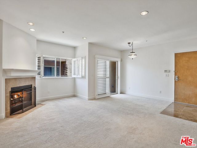 937 12th Street, Santa Monica CA: https://media.crmls.org/mediaz/e618caee-f22e-4ba9-9162-445638d8977e.jpg