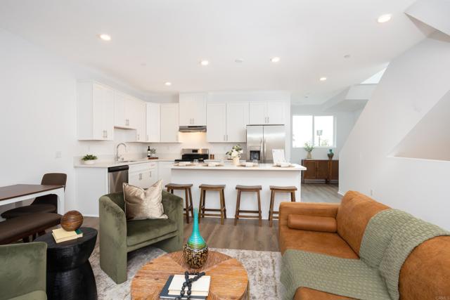 Detail Gallery Image 3 of 31 For 4982 Ocean View Bld, San Diego,  CA 92113 - 3 Beds | 2/1 Baths