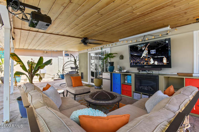 7761 Balcom Avenue, Reseda CA: https://media.crmls.org/mediaz/e61a43ba-8758-418b-8950-d982003837db.jpg