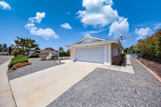 12466 Senda Rd, San Diego CA: https://media.crmls.org/mediaz/e61a8ec6-90f0-4160-a040-0f83d4c8f2e6.jpg