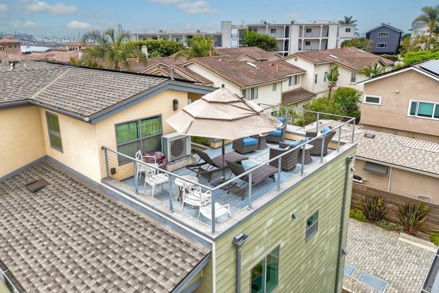 295 Chinquapin Ave, Carlsbad CA: https://media.crmls.org/mediaz/e61bcd16-426c-49d4-9f18-89e50f777099.jpg