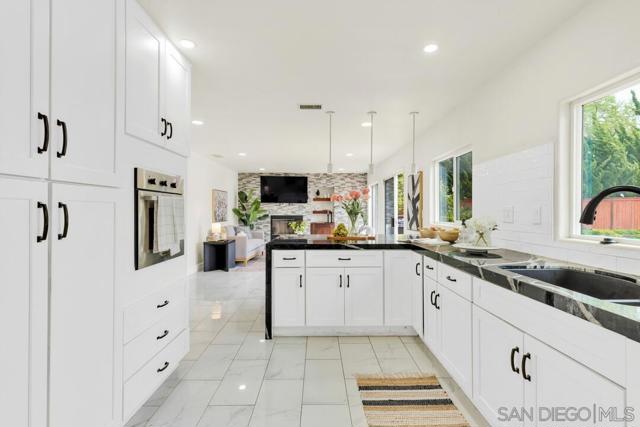 53 Avenida Descanso, Oceanside CA: https://media.crmls.org/mediaz/e61cc5f4-c4ac-482b-b249-13b14875636b.jpg