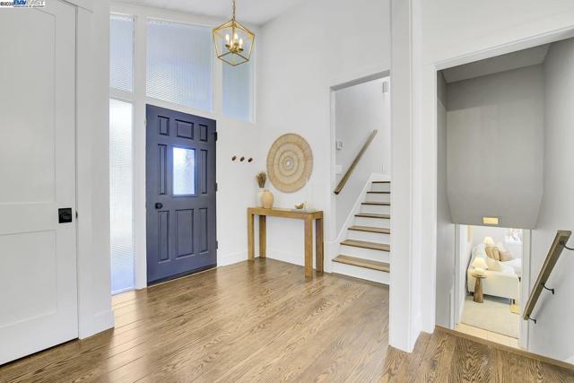 382 Castello Rd, Lafayette CA: https://media.crmls.org/mediaz/e61df31f-014f-42c6-bf62-8b82635b4315.jpg