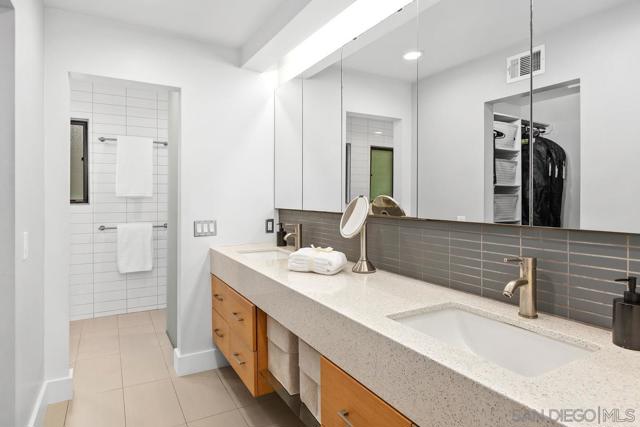 Image 15 of 40 For 4286 Merritt Boulevard