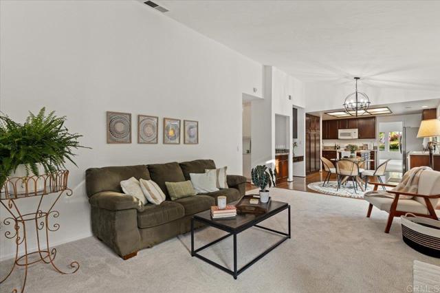 4772 Gateshead Road, Carlsbad CA: https://media.crmls.org/mediaz/e61e7b36-a011-4694-ab8e-0e6ae40b2a67.jpg