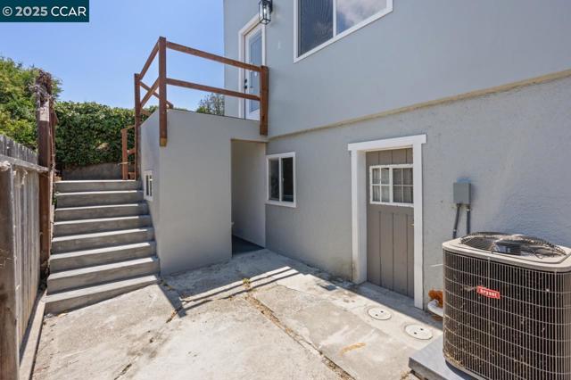 1923 Thompson Ln, El Sobrante CA: https://media.crmls.org/mediaz/e61ef342-ed5e-4991-ba19-cb5878ef0148.jpg