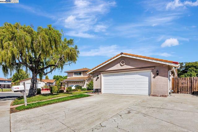 4318 Ellen Way, Union City CA: https://media.crmls.org/mediaz/e61f60c5-faea-4ee4-8792-36f933174818.jpg
