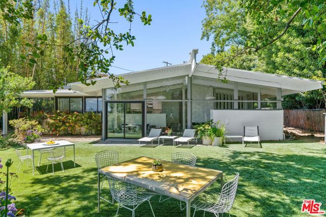 810 Bramble Way, Los Angeles CA: https://media.crmls.org/mediaz/e61f6eab-72c0-41fc-8ebb-9b62cc9cbe3c.jpg
