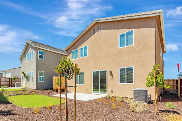 1143 Coyote Peak Way, Hollister CA: https://media.crmls.org/mediaz/e61fd5ce-6432-4fc2-ade1-e39bef65114a.jpg