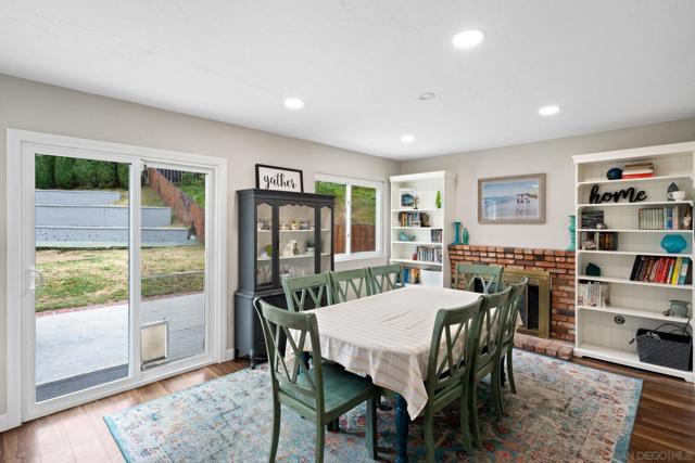 10424 Nubbin Ct, Santee CA: https://media.crmls.org/mediaz/e61ff713-1f1e-4eb6-8985-b651b4c01b49.jpg