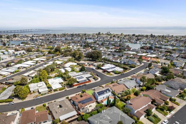 858 Chrysopolis Drive, Foster City CA: https://media.crmls.org/mediaz/e620928c-844b-4043-9372-99029f3504a8.jpg