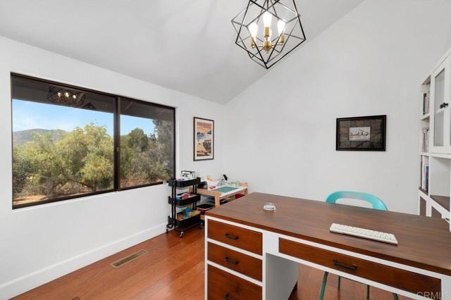 3453 Via Loma Vista, Escondido CA: https://media.crmls.org/mediaz/e6216707-df53-4974-825d-0a2653d82827.jpg