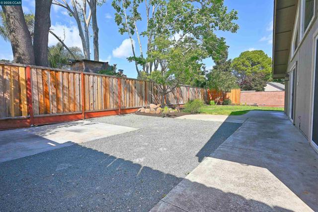 65 Dawn Dr, Pleasant Hill CA: https://media.crmls.org/mediaz/e621b0e8-0432-4f30-906f-688e1c882a7f.jpg