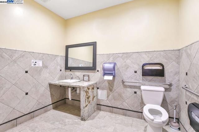 8091 Balfour Rd, Brentwood CA: https://media.crmls.org/mediaz/e6223bb8-7c44-42a1-878f-5b9891efe975.jpg