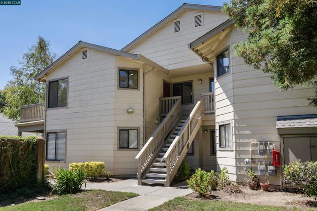 802 Dover, Hercules CA: https://media.crmls.org/mediaz/e6229fa3-006f-4ea1-99ed-4298f9da4dbb.jpg