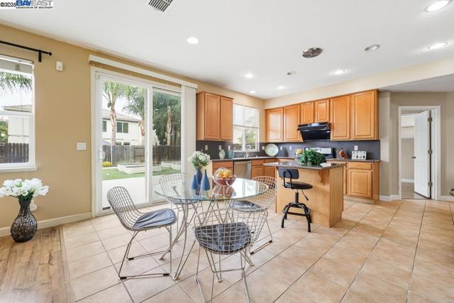 1413 Angus St, Patterson CA: https://media.crmls.org/mediaz/e622ac6f-4651-47e4-90b7-adc9e133a670.jpg