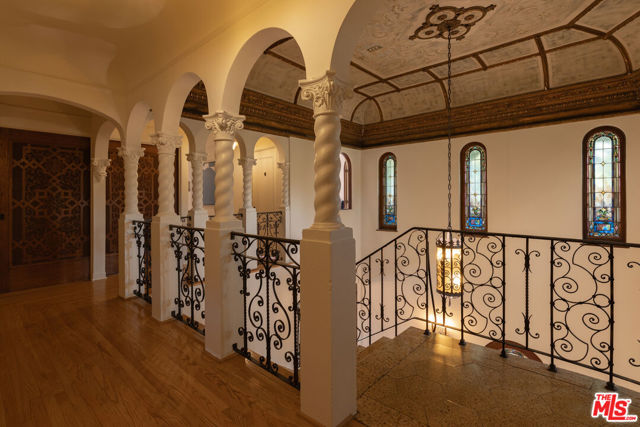 205 S Lomita Avenue, Ojai CA: https://media.crmls.org/mediaz/e622c057-4d77-41b6-84f4-7c74ba3ca30c.jpg