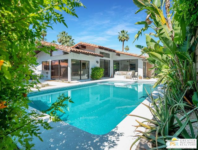 1375 E Primavera Drive, Palm Springs CA: https://media.crmls.org/mediaz/e62312e7-b0d2-4b35-98ec-99f2c9f92dbd.jpg