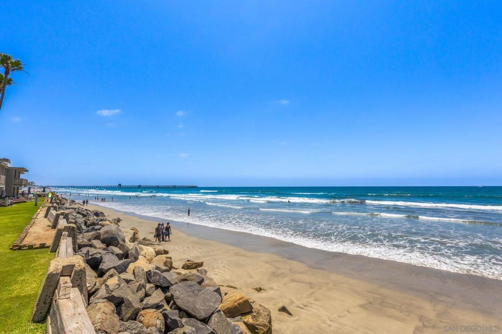 https://media.crmls.org/mediaz/e6232127-1b7b-498e-a841-17056d69df04.jpg?preset=X-Large