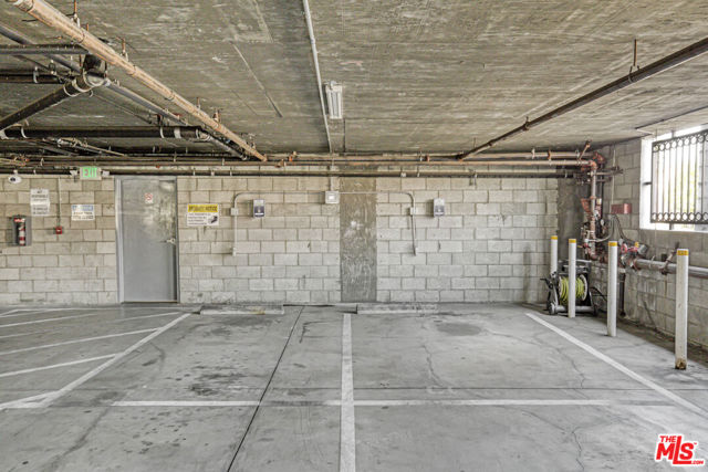 Image 12 of 32 For 5330 Satsuma Avenue