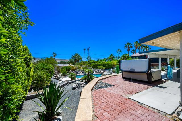 2360 N Palermo Drive, Palm Springs CA: https://media.crmls.org/mediaz/e623b088-929e-444b-a68d-543d47e0b9c2.jpg