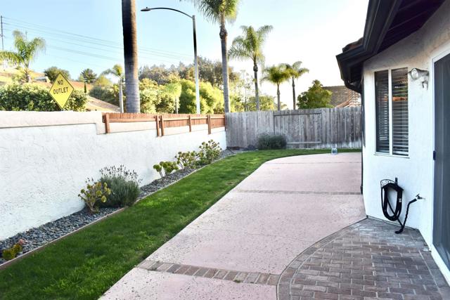 2206 Luz Way, Oceanside CA: https://media.crmls.org/mediaz/e623cdc4-4b81-44c1-9b8b-ab52ed03a2d4.jpg