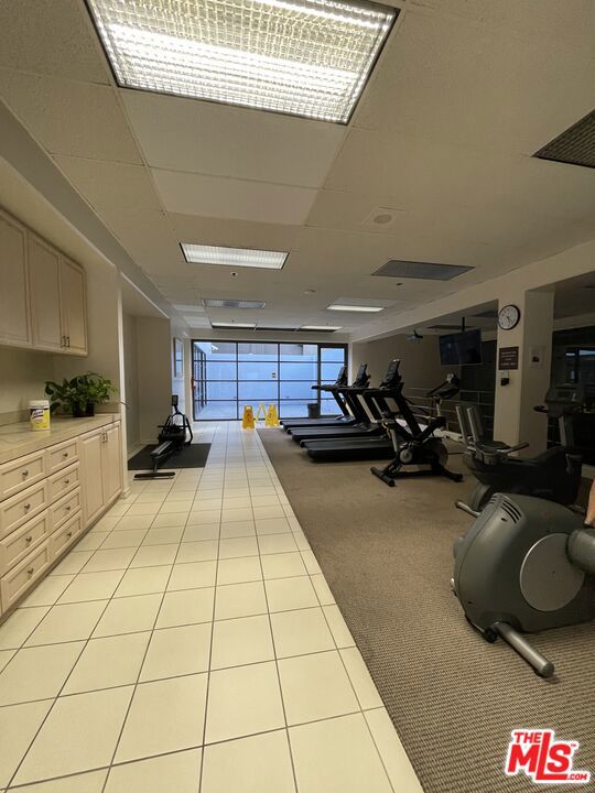 600 W 9th Street, Los Angeles CA: https://media.crmls.org/mediaz/e623d3fc-1c9d-481f-bcb3-900efa9effcf.jpg