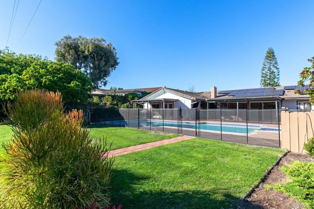 6641 Murray Park Dr, San Diego CA: https://media.crmls.org/mediaz/e6240990-b688-435f-8c13-a260bad3d94a.jpg