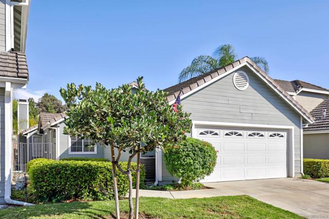 10366 Rancho Carmel Dr, San Diego CA: https://media.crmls.org/mediaz/e625c1e1-7964-472b-adf0-501152c75d29.jpg