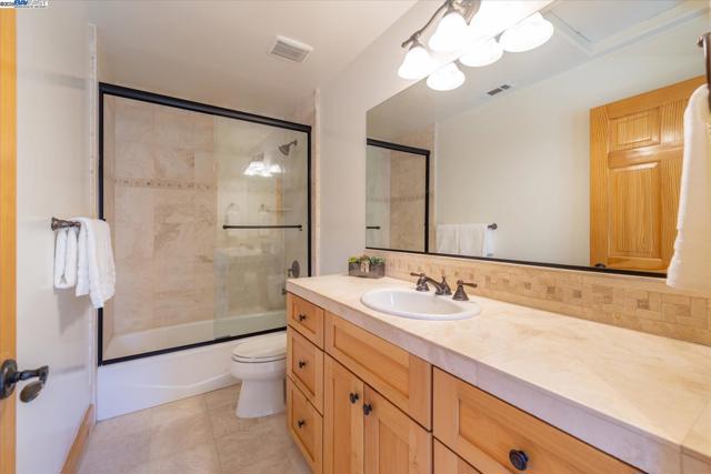 10023 S River Street, Truckee CA: https://media.crmls.org/mediaz/e6262bd8-a584-4550-993e-f148e01491fb.jpg