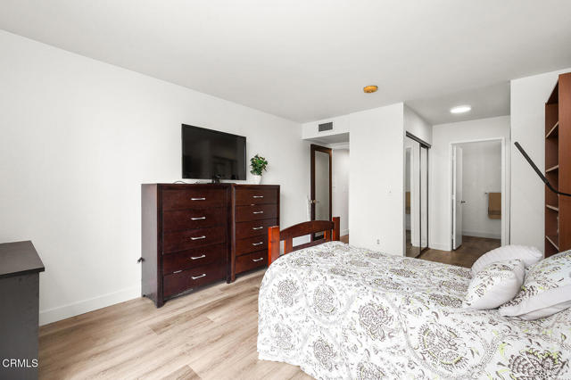 4275 Via Arbolada, Los Angeles CA: https://media.crmls.org/mediaz/e62664e7-6b13-4cd2-bebe-423e63ea0bf3.jpg