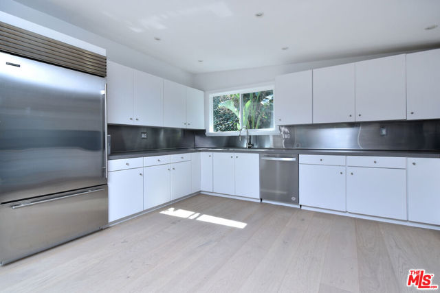14892 Jadestone Drive, Sherman Oaks CA: https://media.crmls.org/mediaz/e6279fd3-dbda-46b4-ac24-2665f49384ad.jpg