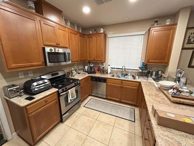 1279 Eucalyptus Dr, Vallejo CA: https://media.crmls.org/mediaz/e6284c08-04d8-42bf-b207-840defe0663d.jpg