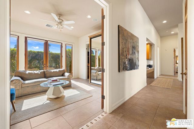 16 Villaggio Place, Rancho Mirage CA: https://media.crmls.org/mediaz/e6286ddd-41bf-4cbf-b1f3-c44595666cec.jpg