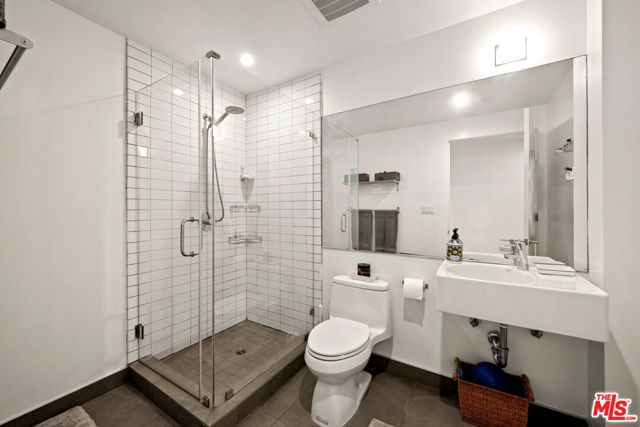 2400 Corinth Avenue, Los Angeles CA: https://media.crmls.org/mediaz/e628d992-f56d-442f-8597-066bef7c15a6.jpg
