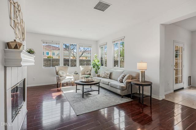 Detail Gallery Image 7 of 50 For 2916 Esperanza Way #F,  Simi Valley,  CA 93063 - 4 Beds | 3 Baths