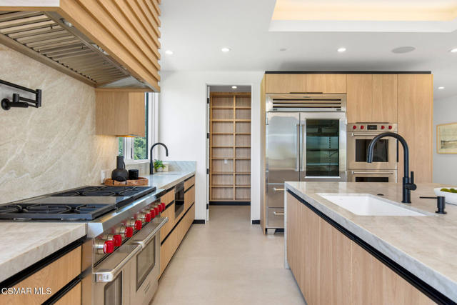 118 Giles Road, Lake Sherwood CA: https://media.crmls.org/mediaz/e62944fa-850d-40b2-b928-2edb13fdcfba.jpg