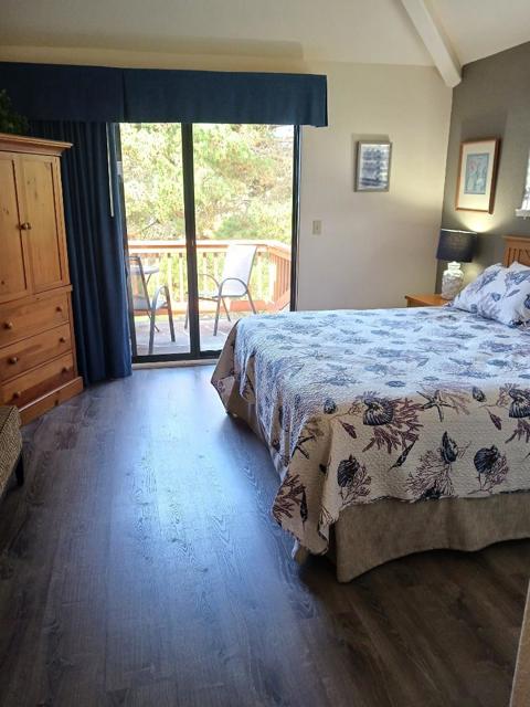 450 Seascape Resort Drive, Aptos CA: https://media.crmls.org/mediaz/e629d3df-9525-4b18-9677-bdf59a0667e8.jpg