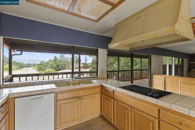47 Bella Vista Ct, Diablo CA: https://media.crmls.org/mediaz/e629e800-f322-4dc2-a821-76a5848165c8.jpg