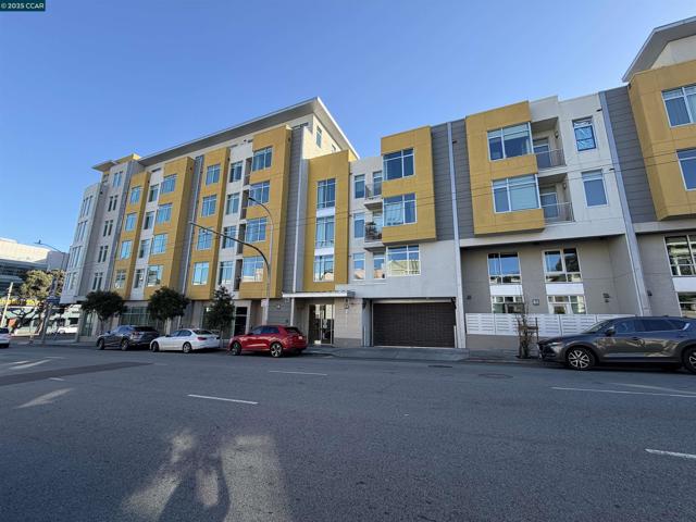 2655 Bush, San Francisco CA: https://media.crmls.org/mediaz/e629fe40-e2af-4785-9b8c-4f70fb7497ee.jpg