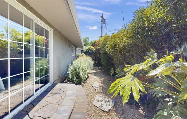 494 Century Drive, Campbell CA: https://media.crmls.org/mediaz/e62a33d7-b4f6-49d9-86f1-6f166677fc3f.jpg