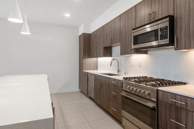 112 The Riv, Palm Springs CA: https://media.crmls.org/mediaz/e62ab487-4505-4e4a-b46d-79eb0833ba26.jpg